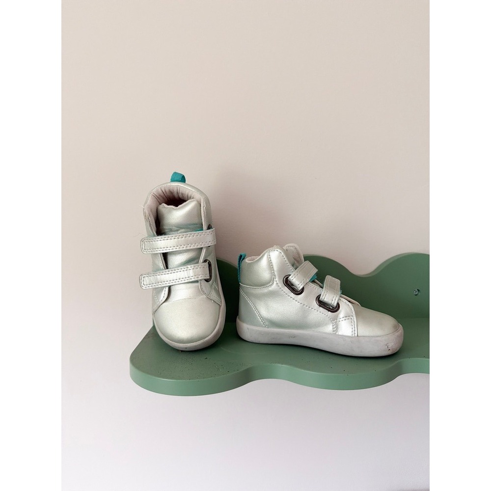 Ten Little Kids Metallic Silver High Top Sneakers Hook Loop Straps Size 7 US